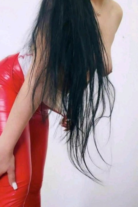 Alesia, Escortă Slabă în Regie