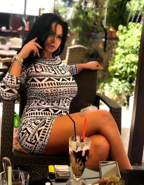 Alice Hott – Disponibilă Acum pentru Plăceri de Neuitat