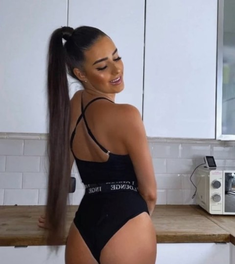 Amiraa, escortă ucraineană brunetă și pasională în Costin Georgian · escortă ucraina