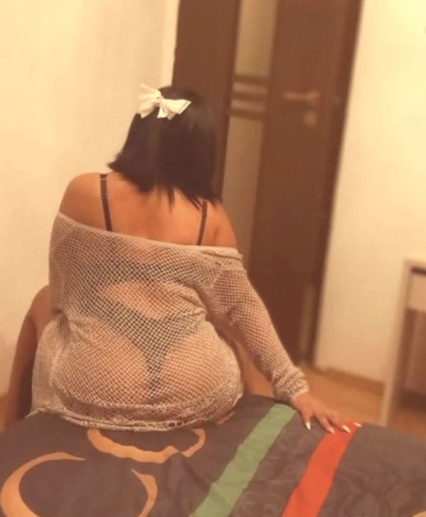 Angi, Escortă Gravidă cu Forme Atractivă