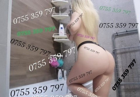 Blondă Tatuată de 50 Ani în Buzău