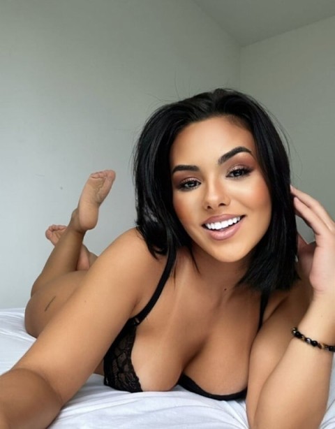 Claudia – Escortă de Etnie cu Experiențe Unice