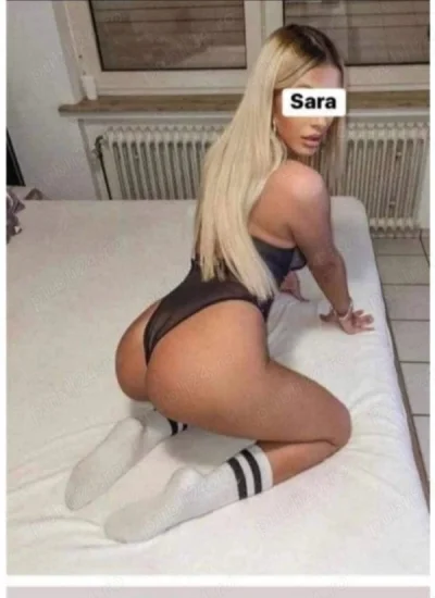 Dominantă Blondă Busty în Brașov