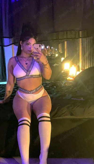 Ebony Blondă cu Locație și Masaj Profesional în Râmnicu Vâlcea