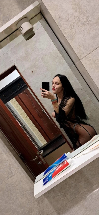Escapadă cu o Brunetă Apetisantă în Nerva Traian · escortă românia