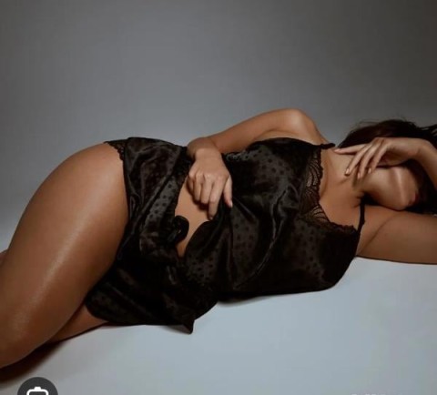 Escortă 160 cm Blondă Nouă în Otopeni