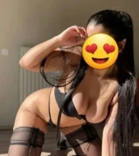 Escortă Accept Cuplu – Bruneta Reală Disponibilă pentru Deplasări
