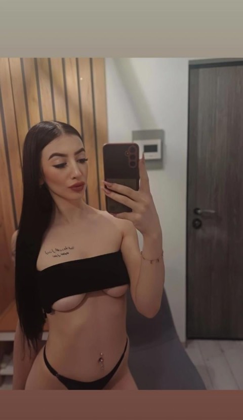 Escortă BDSM la Mega Mall