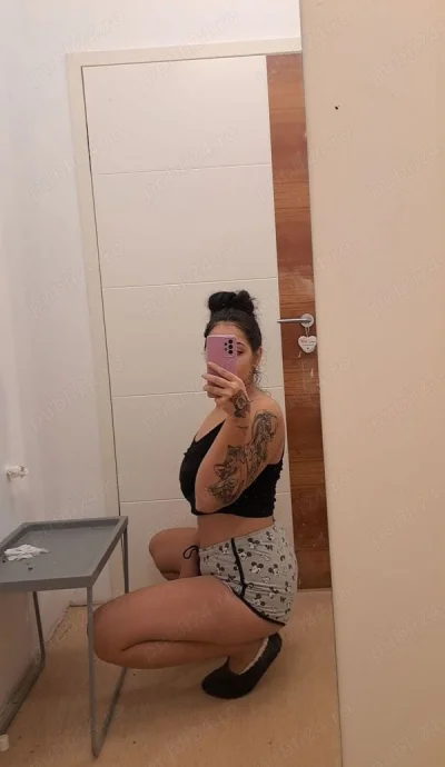 Escortă Blondă cu Păr Lung în Bacău