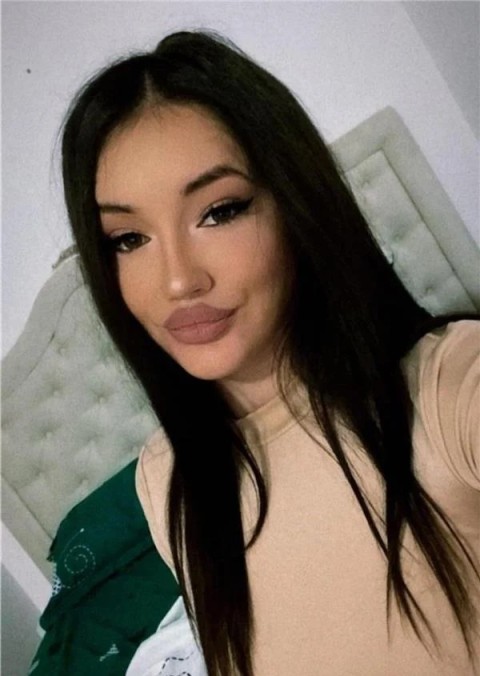 Escortă Bătrână pentru Plăceri Nocturne