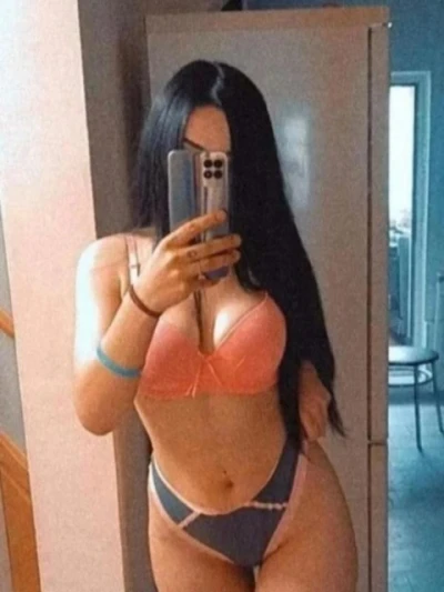 Escortă de lux cu forme naturale în Băneasa
