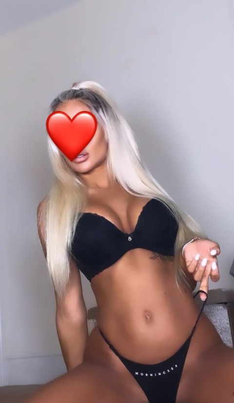 Escortă deplasare în Sector 5 – Blondina senzuală Mary