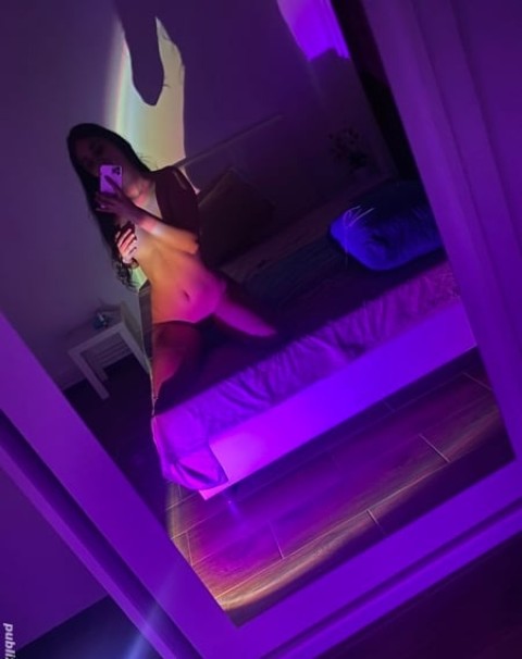 Escortă Dildo Brunetă în Bucureștii Noi