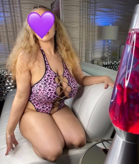 Escortă GFE Miniona Slim în Vaslui