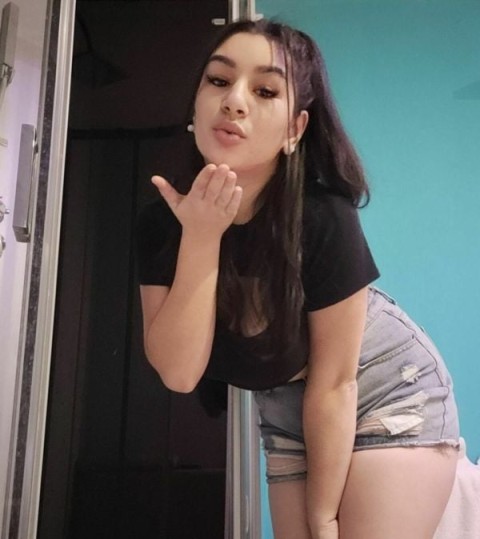 Escortă Masculină în Vatra Luminoasă – Experiențe Unice cu Raluca