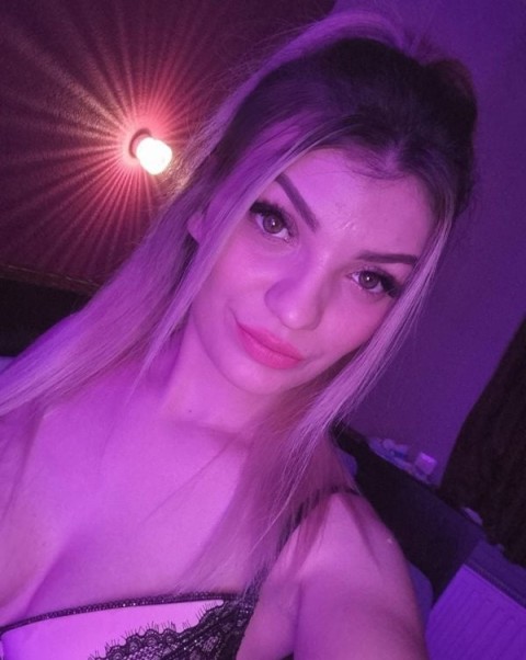 Escortă Pitică și Matură în Craiova