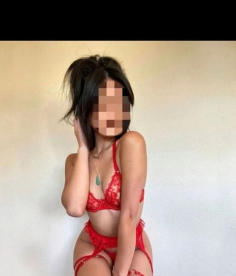Escortă Plinuță Brunetă Tatuată în Sector 5