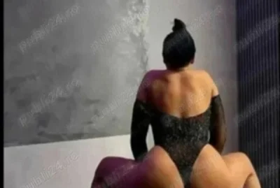 Escortă Show Blondă Slim în Pitești