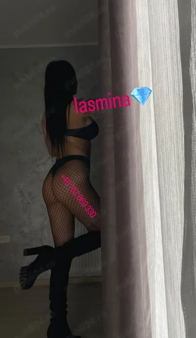 Escortă siliconată din Bacău, gata să îți îndeplinească fanteziile
