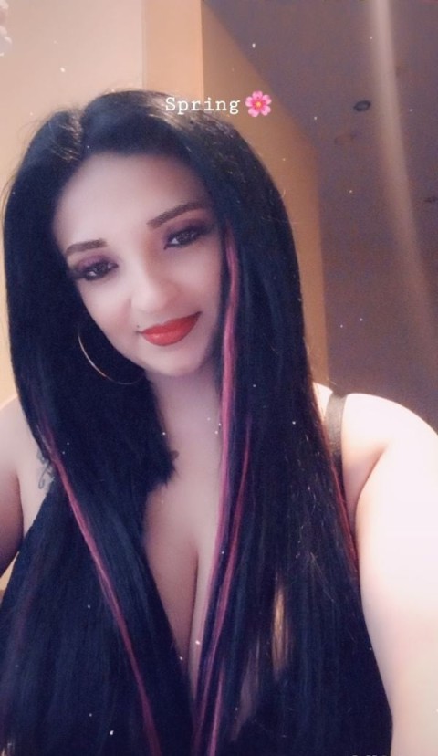 Escortă Skinny pentru Showuri Incitante în Filiași