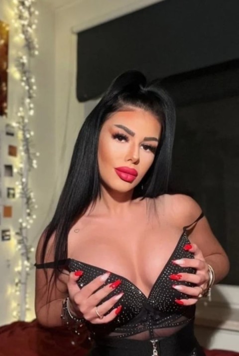Escortă Slabă pentru Momente Unice în Burebista