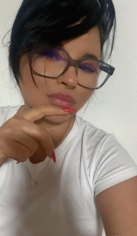 Escortă tatuată pentru prima dată în Bușteni