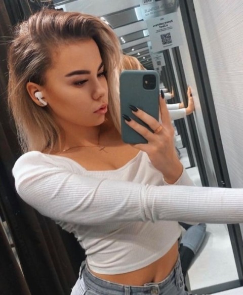 Escortă Voluptuoasă în Iancului