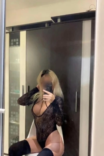 Escortă Voluptuoasă în Piața Sudului