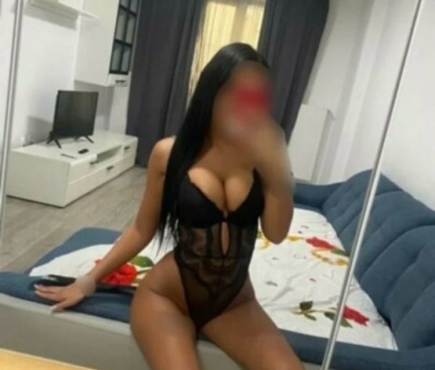 Experiența GFE cu Bruneta Exotică din Confort City