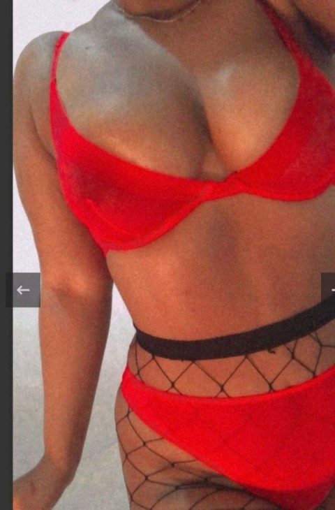 Lara, escortă 140 cm – Aventuri de Neuitat în Eroii Revoluției