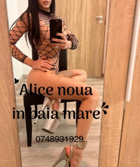 Latina Seducătoare în Călimănești: Deplasare și Masaj Erotic · latină