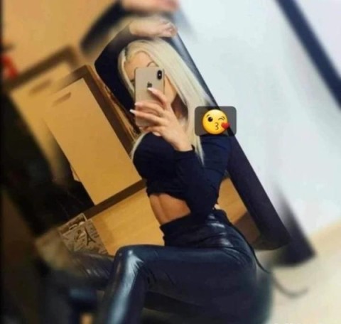 Întâlniri Negrăbite cu Leyla la Piața Muncii