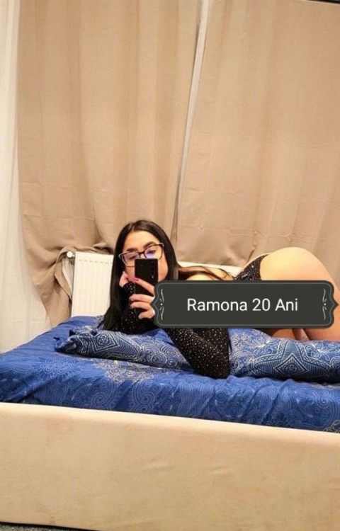 Siluetă Fină și Piercing Intim în Timișoara