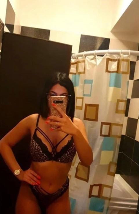 Tânără și Seducătoare în Tineretului