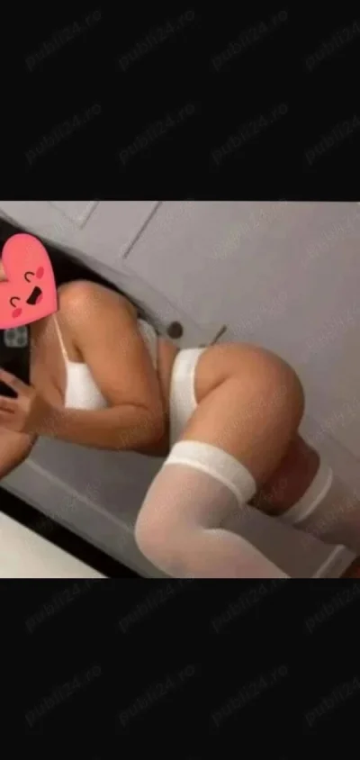 Tânără Seducătoare la Sala Palatului